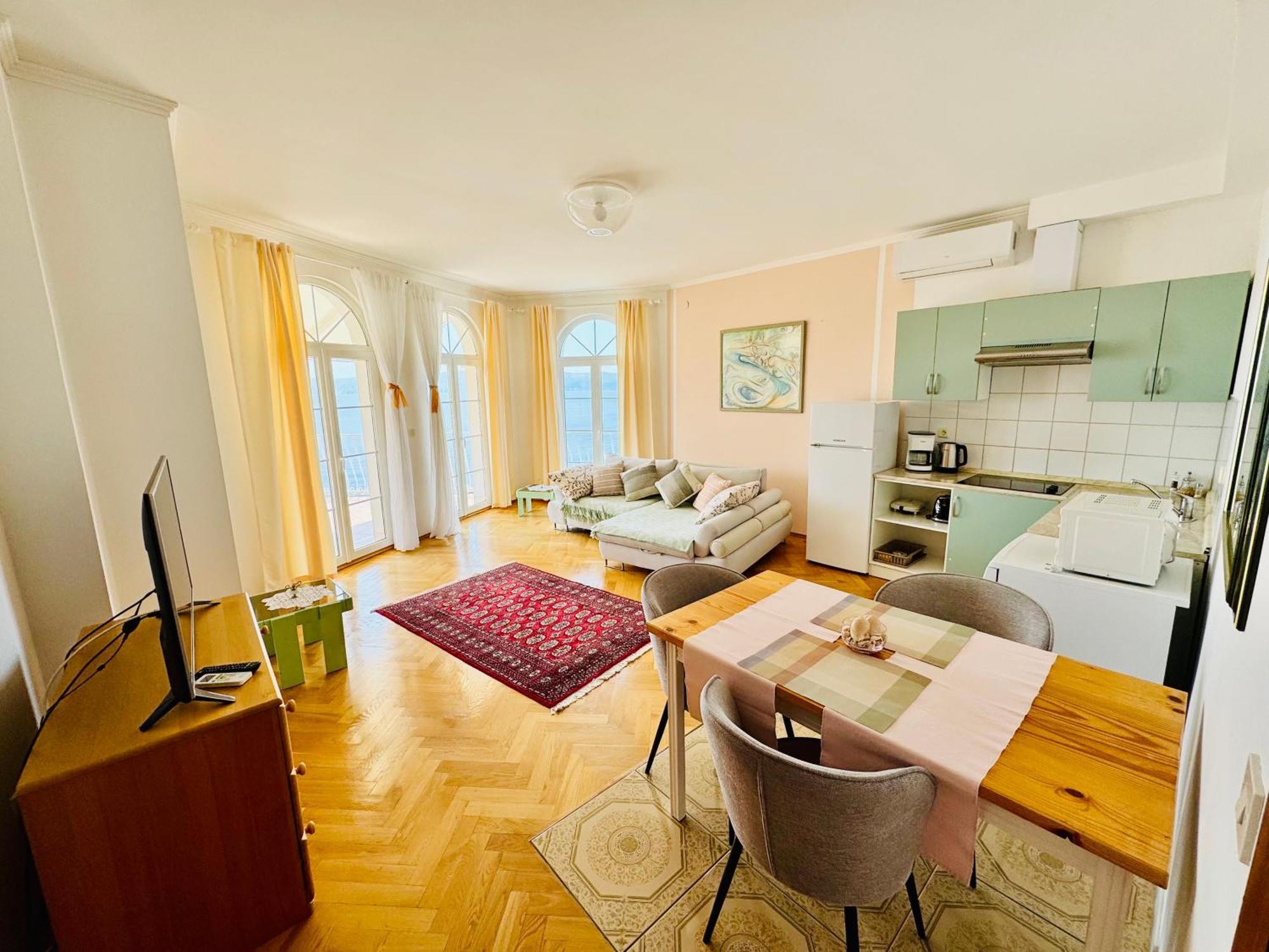 Apartament Glavas,eckwohnunge Fuer 2 Personen Novi Vinodolski